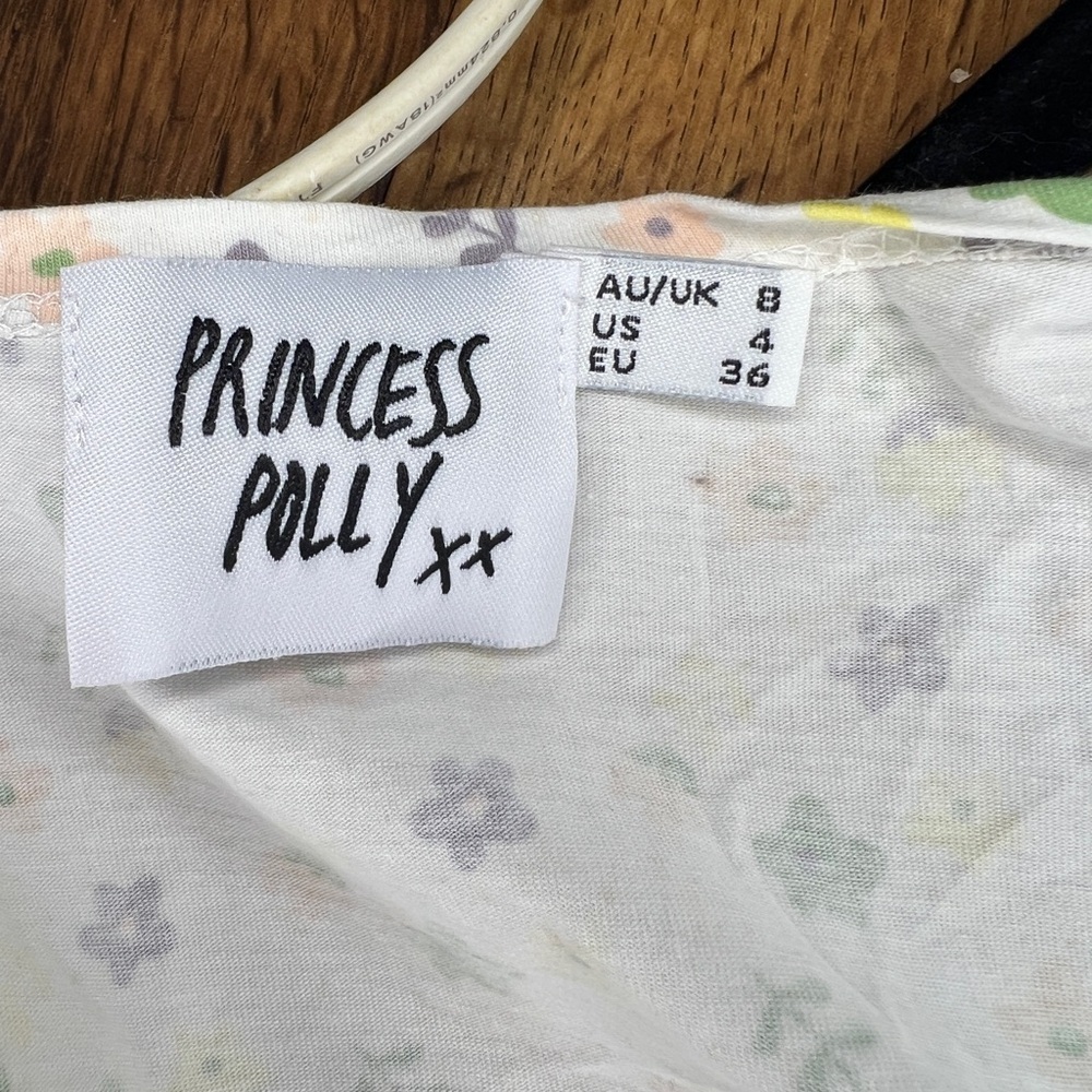 Princess Polly tie front floral crop top size 4 - Picture 3 of 5